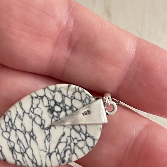 3 for $10 🩷 Bundle Garnet color cabochon white howlite silver dangle earrings - Picture 5 of 7